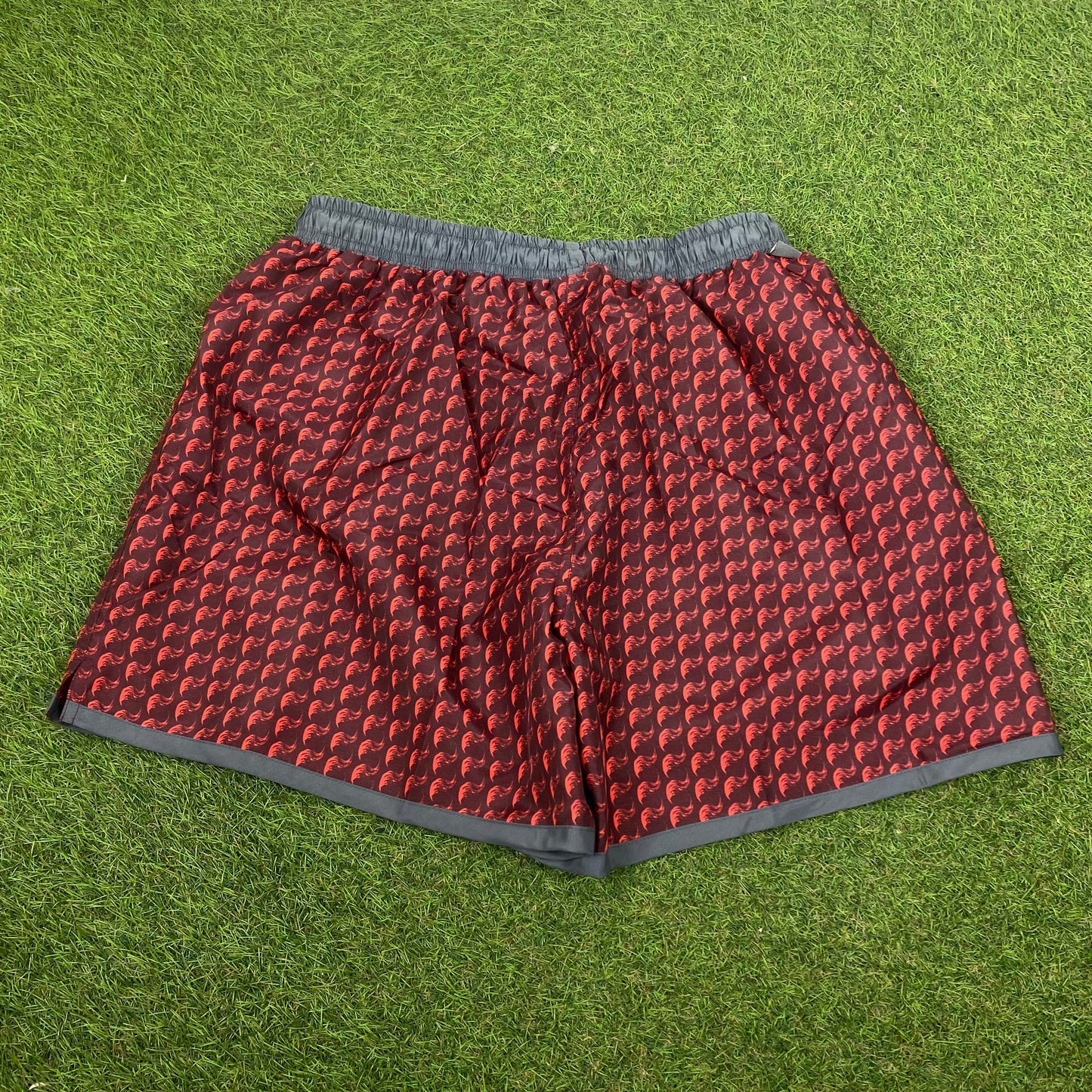 90s Nike Wavey Shorts Red Large